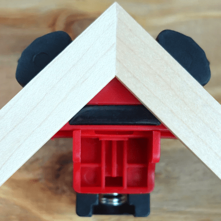 Corner clamps for wood